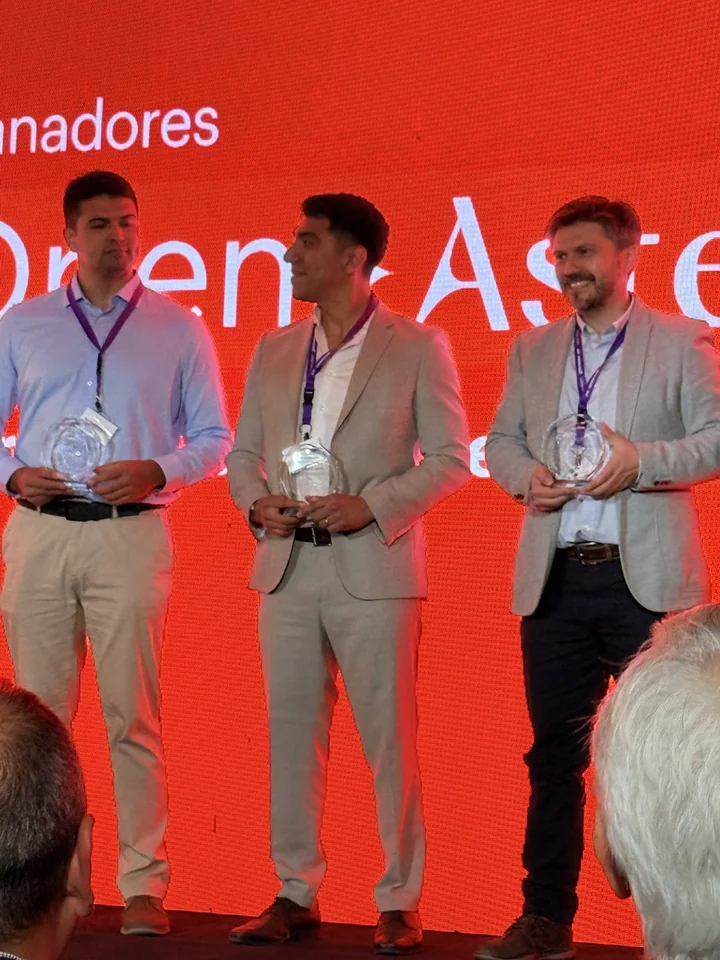 El equipo de MCCO en el escenario de Open Aster 2026
