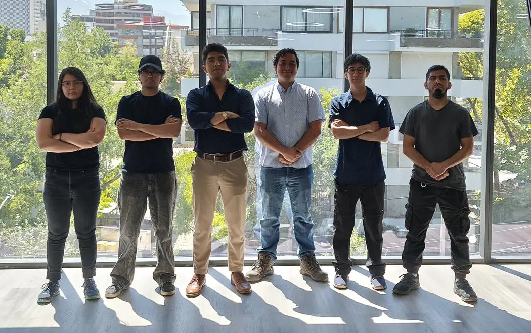 El equipo de MCCO en la oficina de Santiago